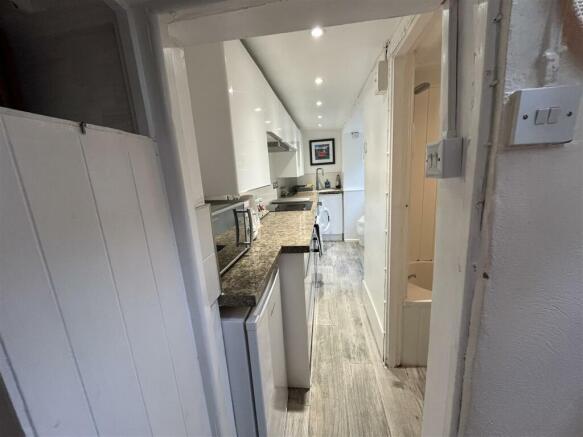 Kitchen 3.jpg