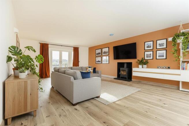 4 bed Detached for sale Image 6