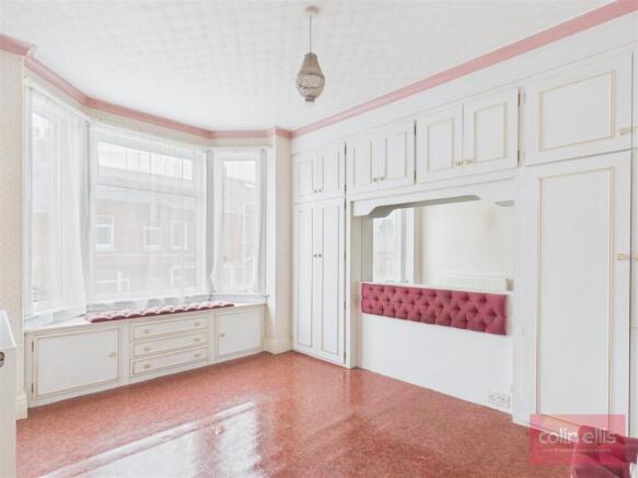 4 bed Semi-Detached for sale Image 8