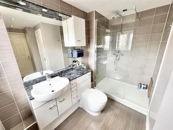 Master En-Suite
