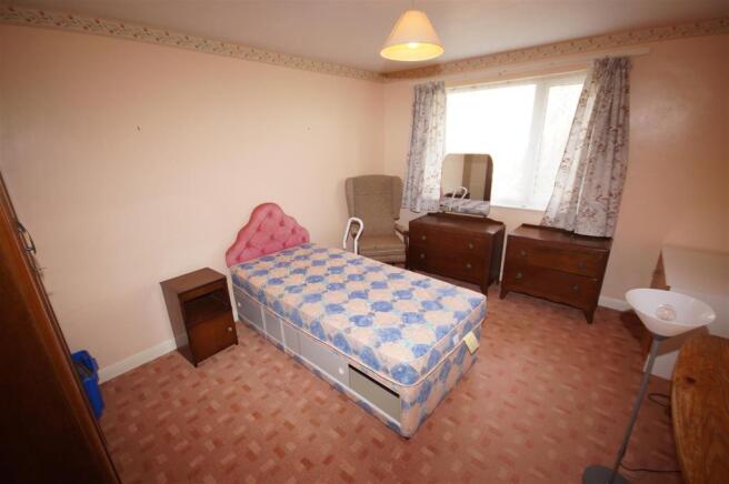 Bedroom 2.JPG