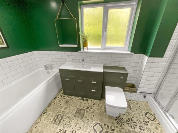 Family Bathroom/Shower/WC