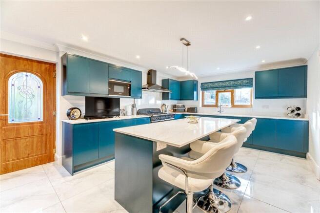 4 bed Detached for sale Image 8