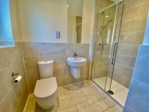 EN-SUITE SHOWER ROOM