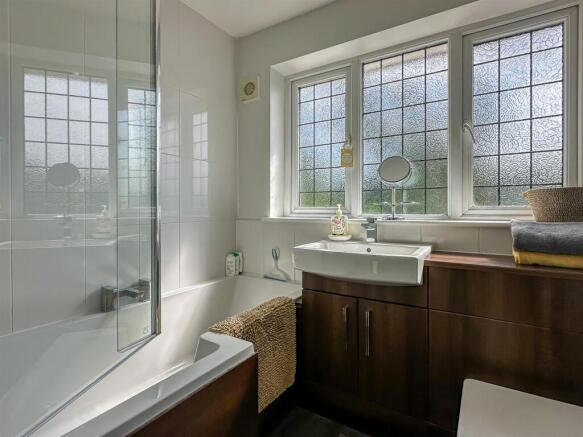 BATHROOM/W.C.