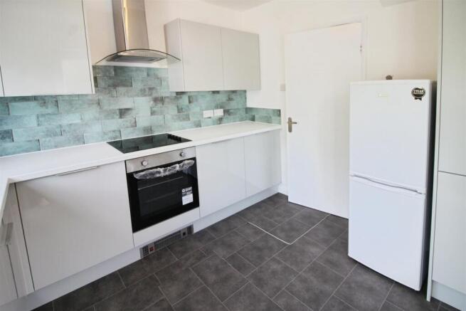 3 bed Detached to rent Image 4