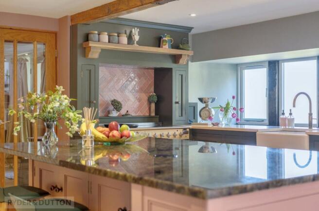 7 bed Detached for sale Image 5