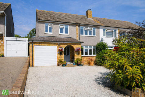 Cheffins Road, Hoddesdon | Extended Open-Plan Living | 60' Rear Garden | Driveway and Garage
