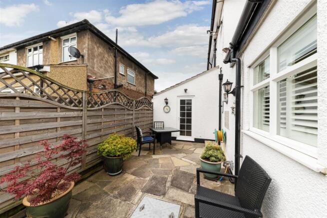12 Brockenhurst Avenue-4.jpg