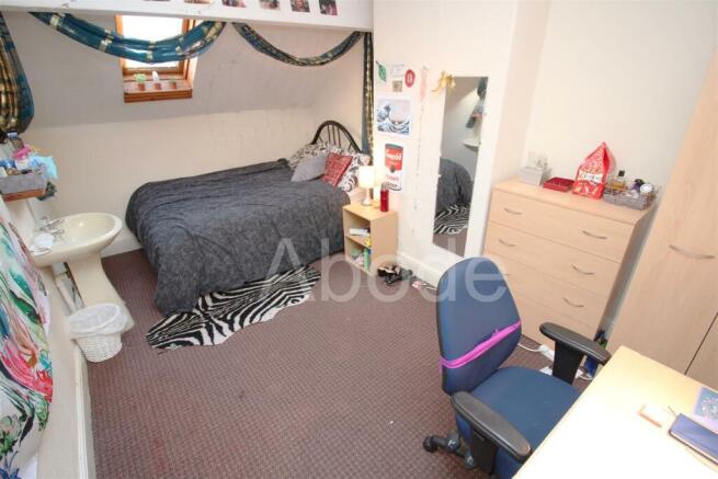 5 bed House to rent Image 7