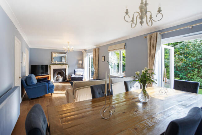 Sitting/ Dining Room
