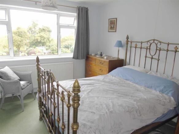 Bedroom (rear)