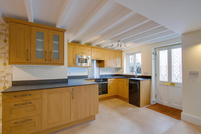 2 bed Terraced to rent Image 4