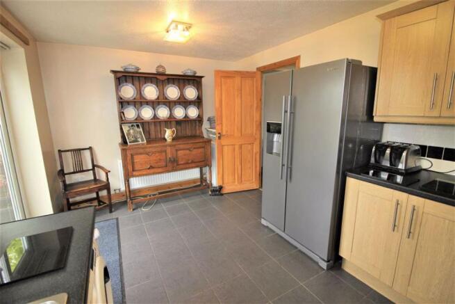 Kitchen/Dining Room: