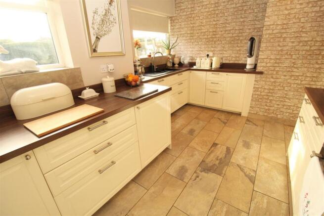Kitchen1.JPG