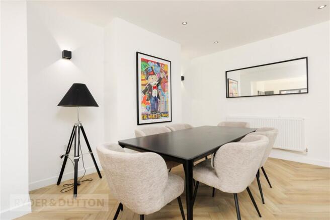 4 bed Semi-Detached for sale Image 11