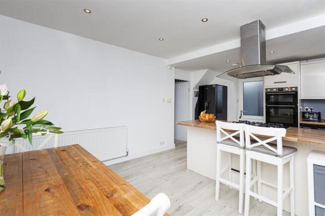 3 bed Semi-Detached for sale Image 10