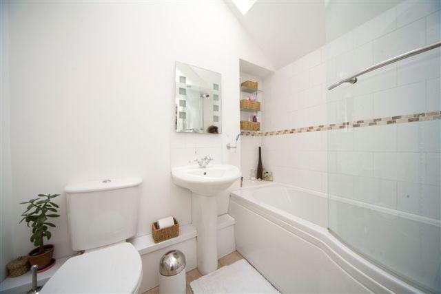 Crisp Bathroom!