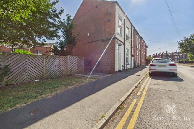 2 bed Apartment to rent Image 11