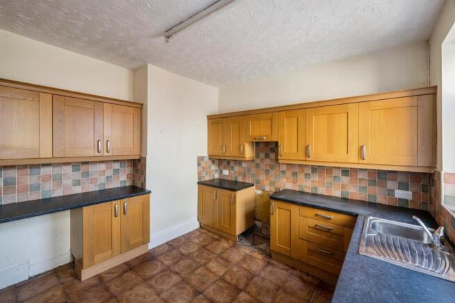 4 bed Semi-Detached for sale Image 8