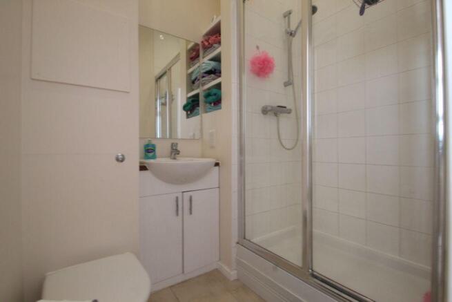 Ensuite to Bed 2