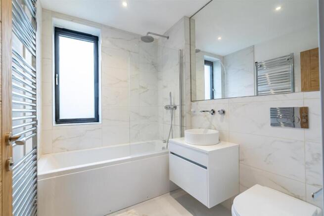 3 bed Town House for sale Image 10