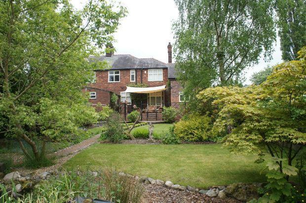 REAR GARDENS PHOTO 2