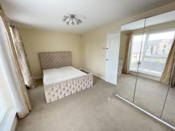 4 bed Semi-Detached to rent Image 11