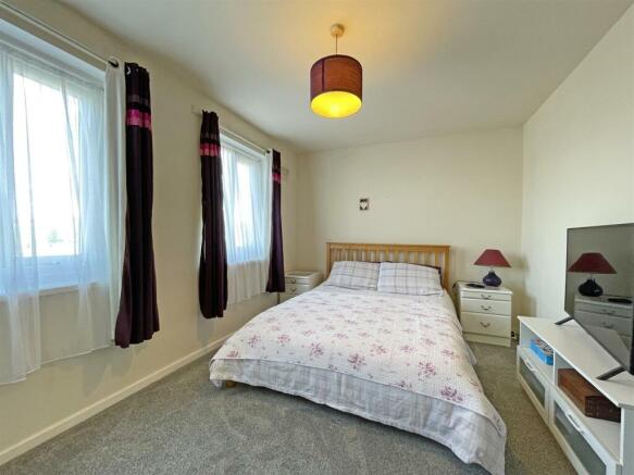 West Mailling Avenue  Bed 1...jpg