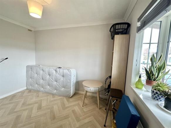 2 bed House for sale Image 6