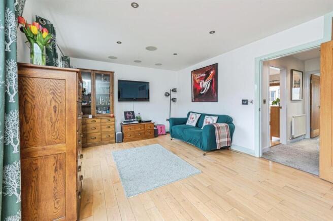 4 bed Town House for sale Image 7