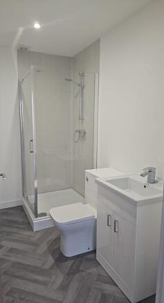 2 bed Apartment to rent Image 8