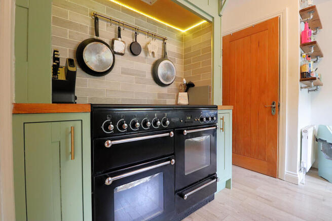 5 bed Detached for sale Image 10