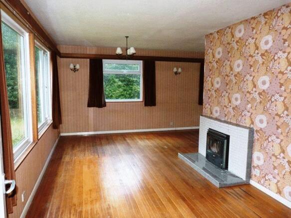 LOUNGE / DINING ROOM