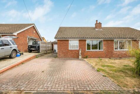 Sun Crescent, Oakley, Aylesbury, Buckinghamshire, HP18