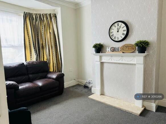 1 bed House Share to rent Image 4