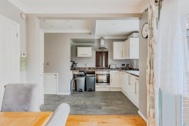 Kitchen / Dining Area