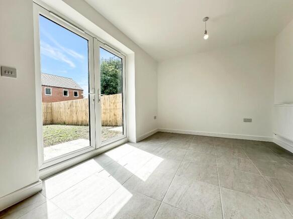 3 bed Semi-Detached to rent Image 7