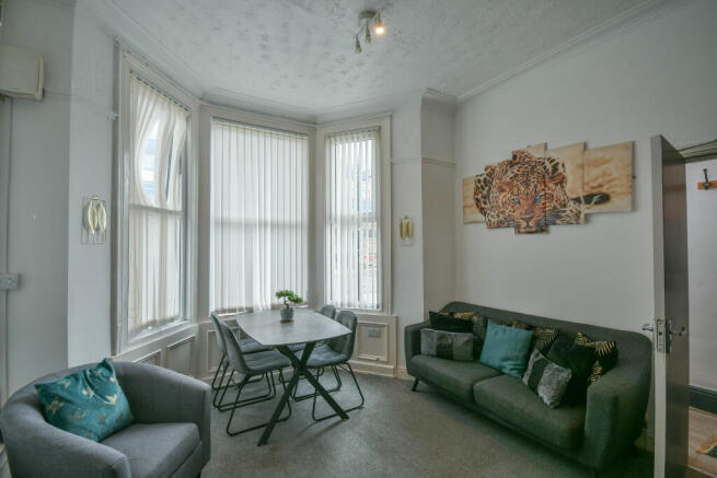6 bed House of Multiple Occupation for sale Image 4