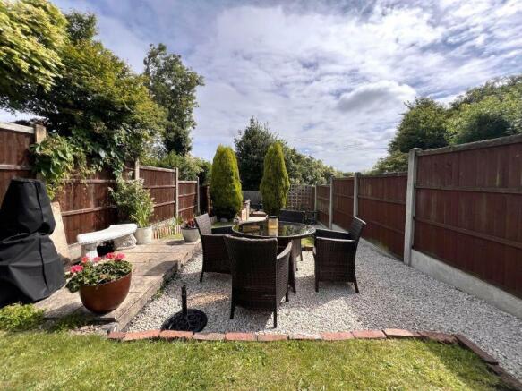 garden rear centre seating.jpg