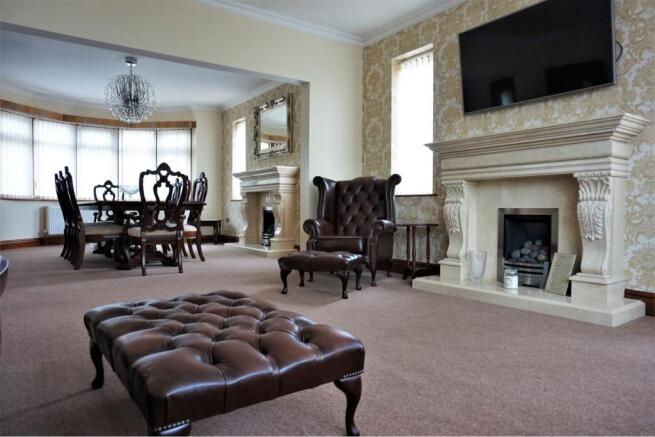 Lounge/Dining Room