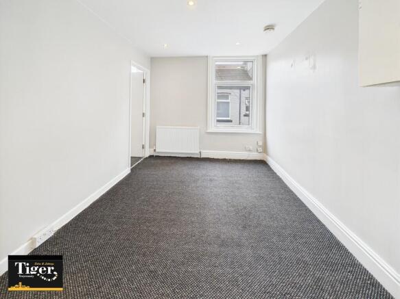 CAM02176G0-PR0656...