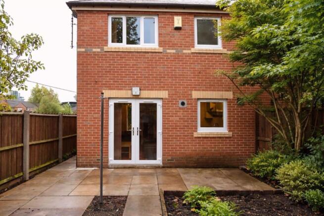 4 bed Terraced to rent Image 12