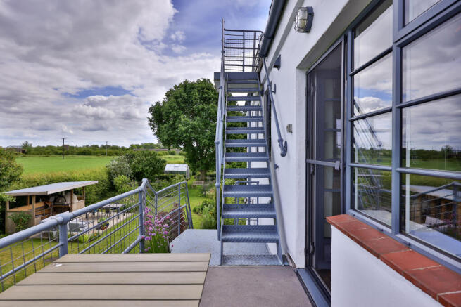 4 bed Detached for sale Image 11