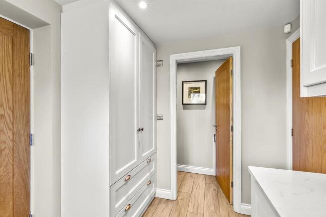 4 bed Detached for sale Image 10