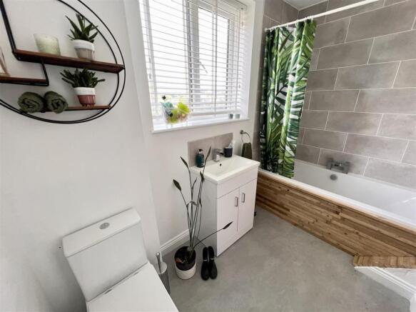 FAMILY BATHROOM