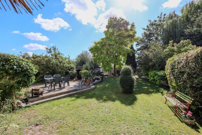 Eastwoodbury Lane, Southend-On-Sea photo 5