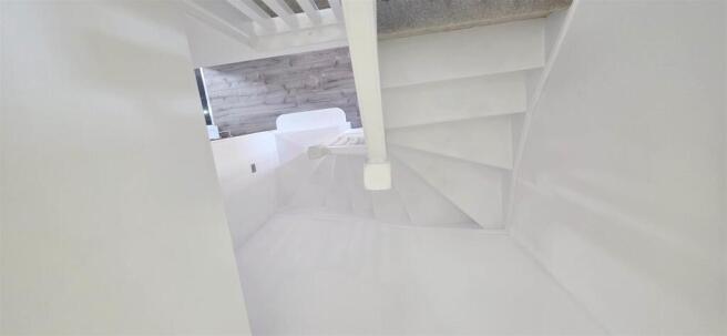2 bed Terraced to rent Image 5
