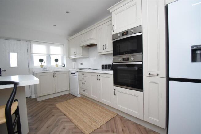 4 bed Detached Bungalow for sale Image 7
