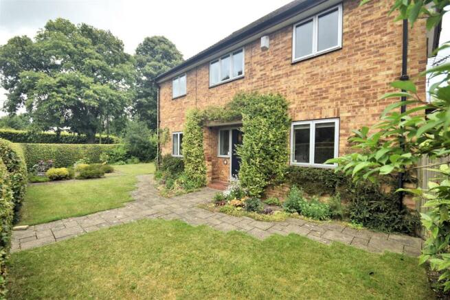 Front Garden 1.jpg